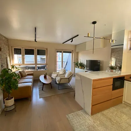 Shine Apartment *